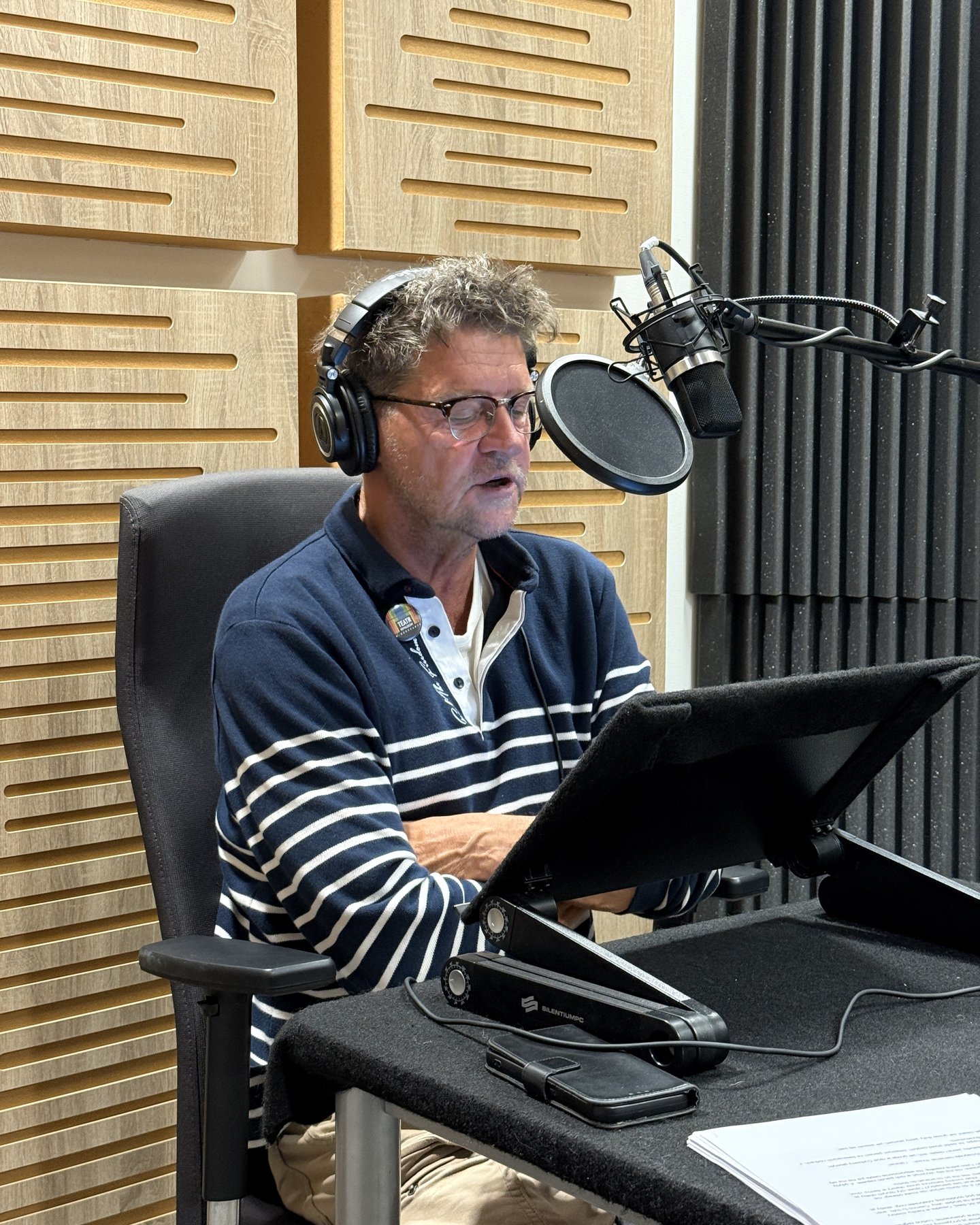 Wojciech Malajkat podczas nagrań w studiu Storylandii